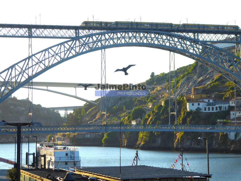 Terreno p/ contr. altura